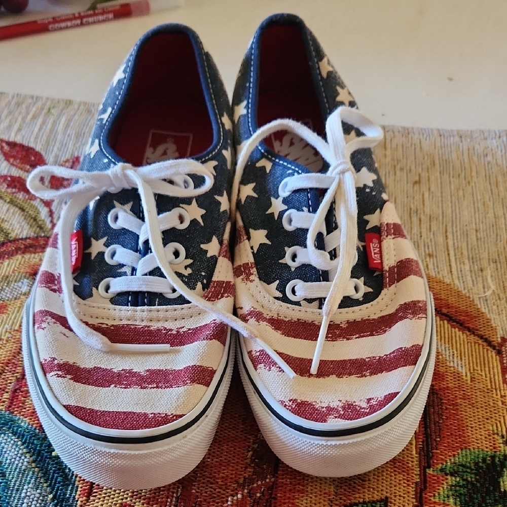 Vans  Womens Sneakers in Stars and Stripes